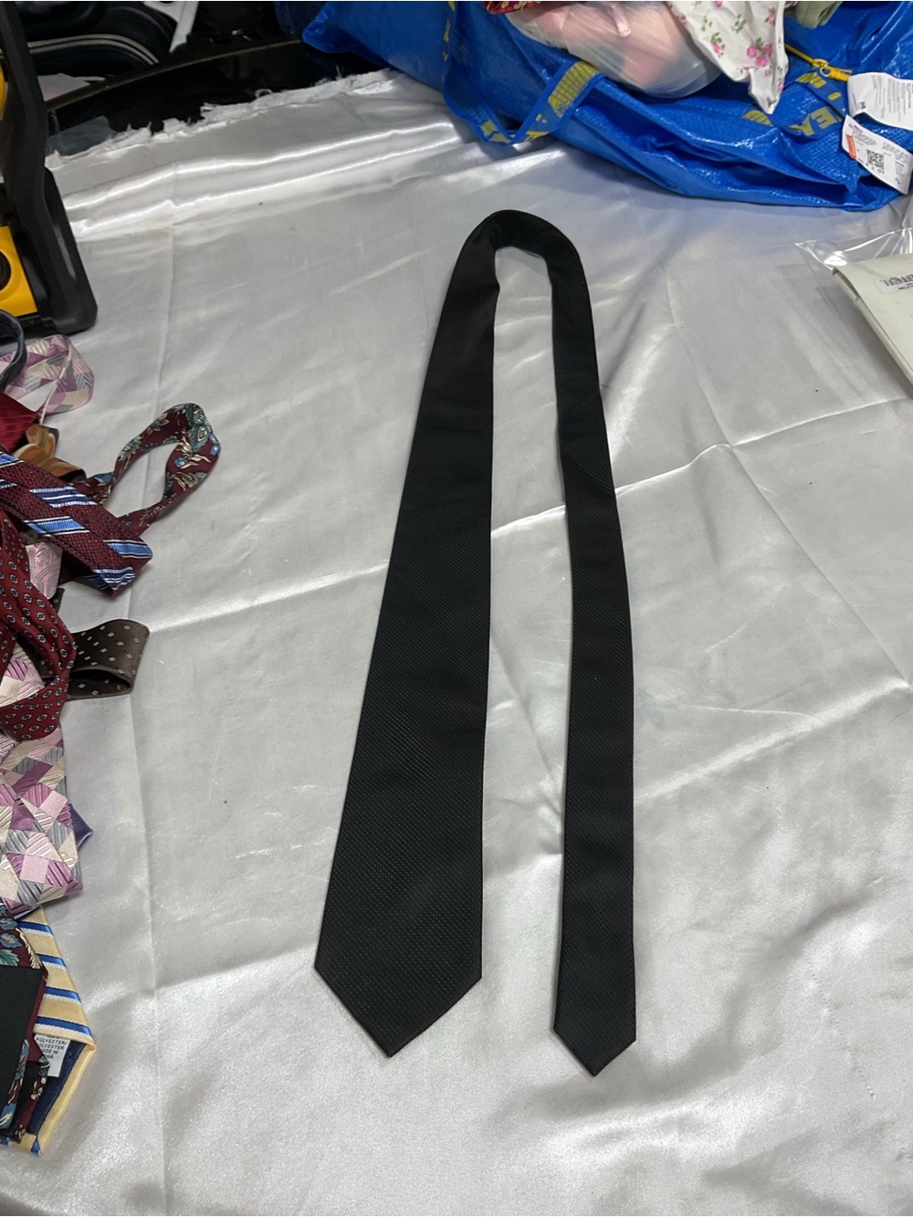 Classic Black Men's Necktie - Timeless Formal Accessory